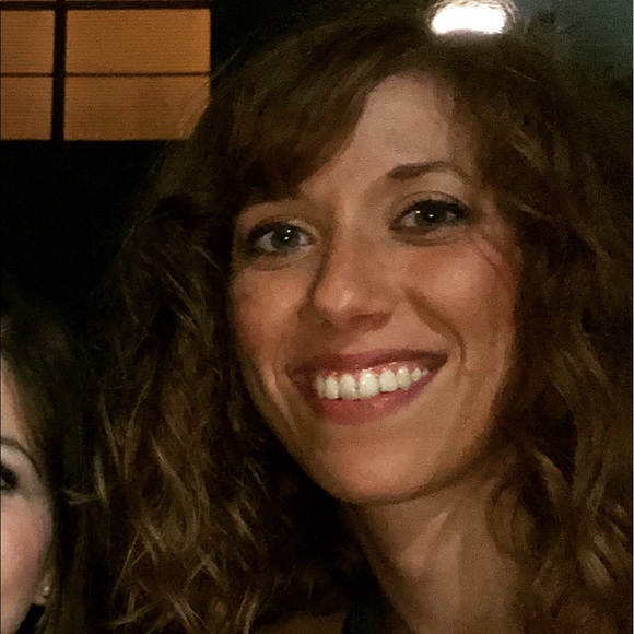 Meet your Posher, Claudia - Picture 2 of 2